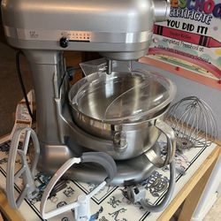 KitchenAide Silver Stand Mixer 6Qt 590 Max Watts