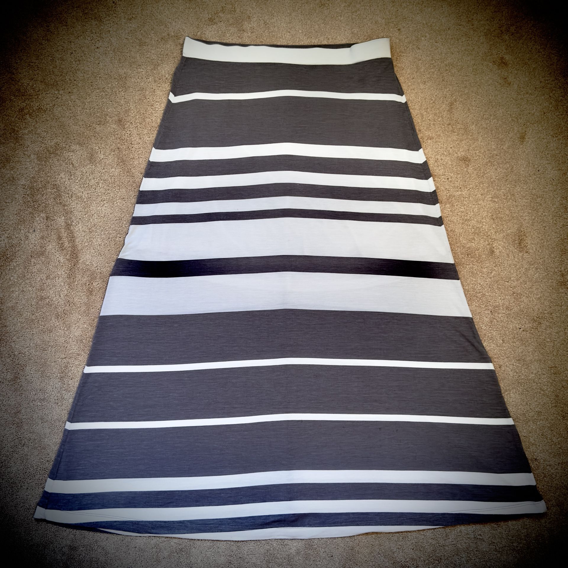 (#162) Women’s New York & Company Maxi Skirt