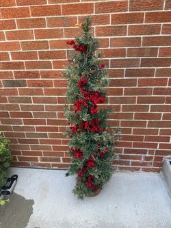 4 Foot Christmas Tree with Lights and Berries