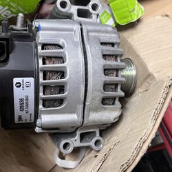 automotive alternator.  Details from the box label:    •   Brand: Valeo (OEM-quality supplier)    •   Part number: 439636    •   Type: Alternator    •