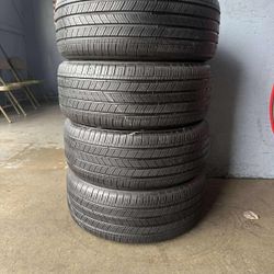 225/50/17. Michelín