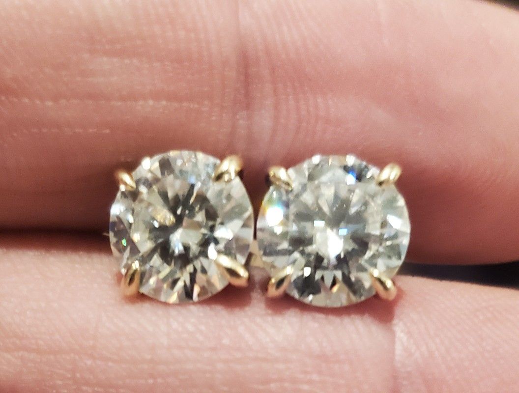 10k 8ct Diamond Earrings