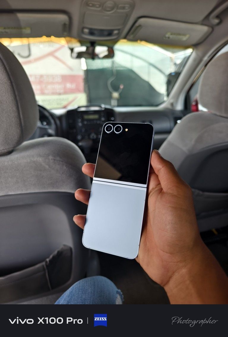 Samsung Galaxy Z Flip 6 