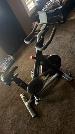 Stationary workout bike