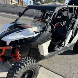 4-seat Can-am Maverick Max 1000r