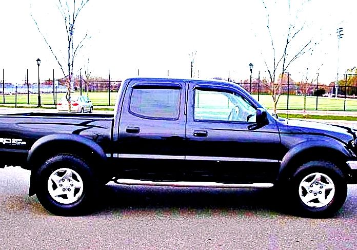 ֆ14OO 4WD Toyota Tacoma Clean