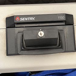 Sentry Safe 1150 With Keys 
