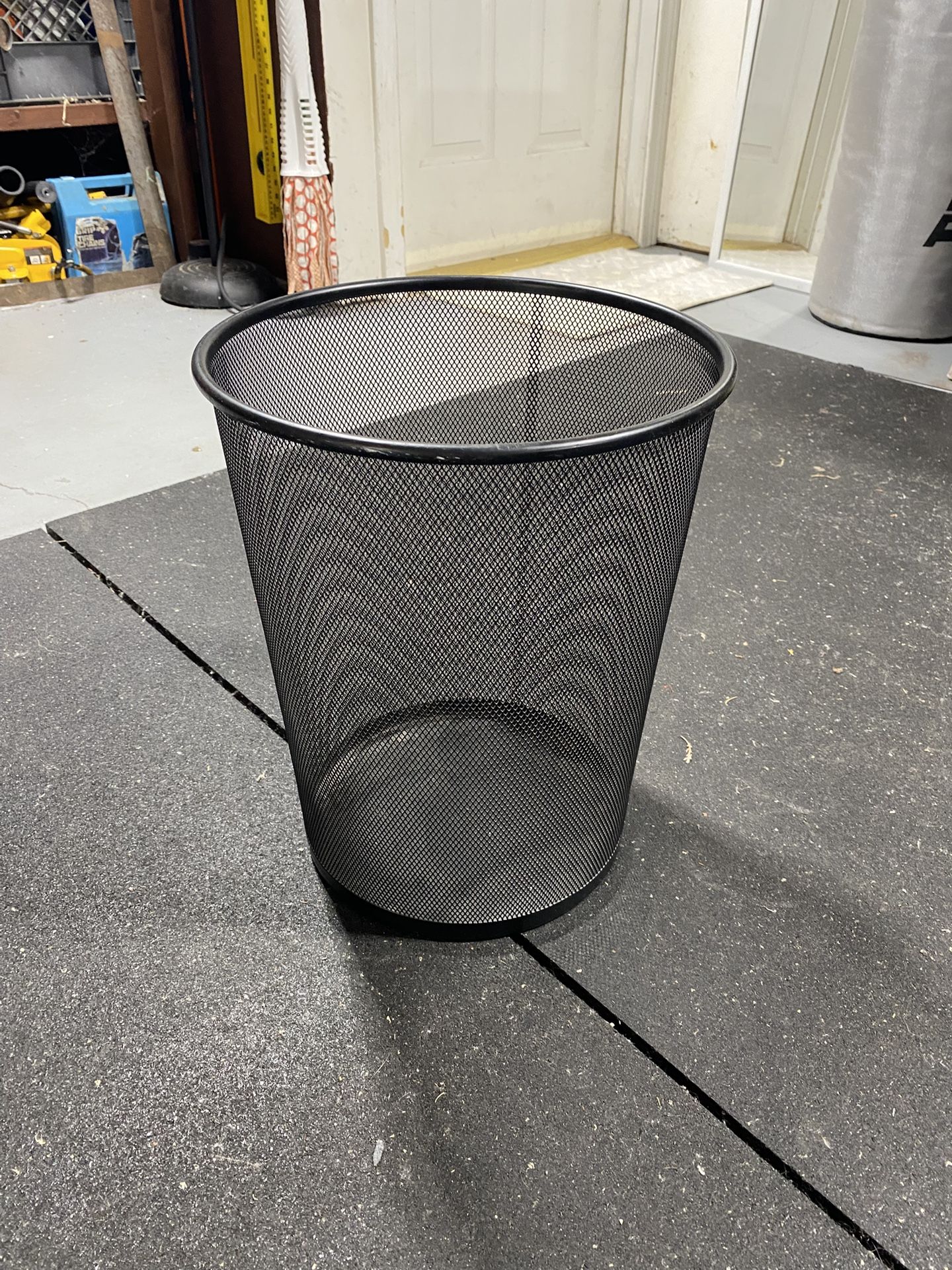 ποΈ Black Mesh Metal Wastebasket / Trash Can β $10 ποΈ