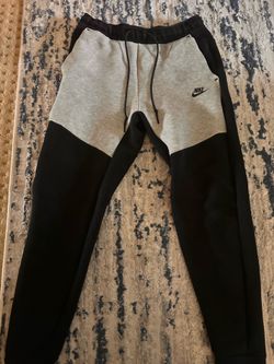 Nike tech pants,medium man, barely used.