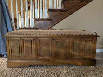 Beautiful Lane cedar chest with lock removed