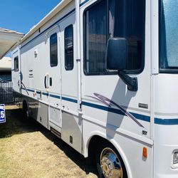 2003 Winnebego Sightseer