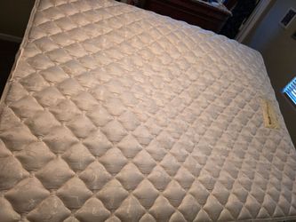 Queen Simmons Beautyrest Mattress