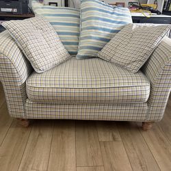 Small Love seat