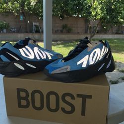 Adidas Yeezy Boost 700 