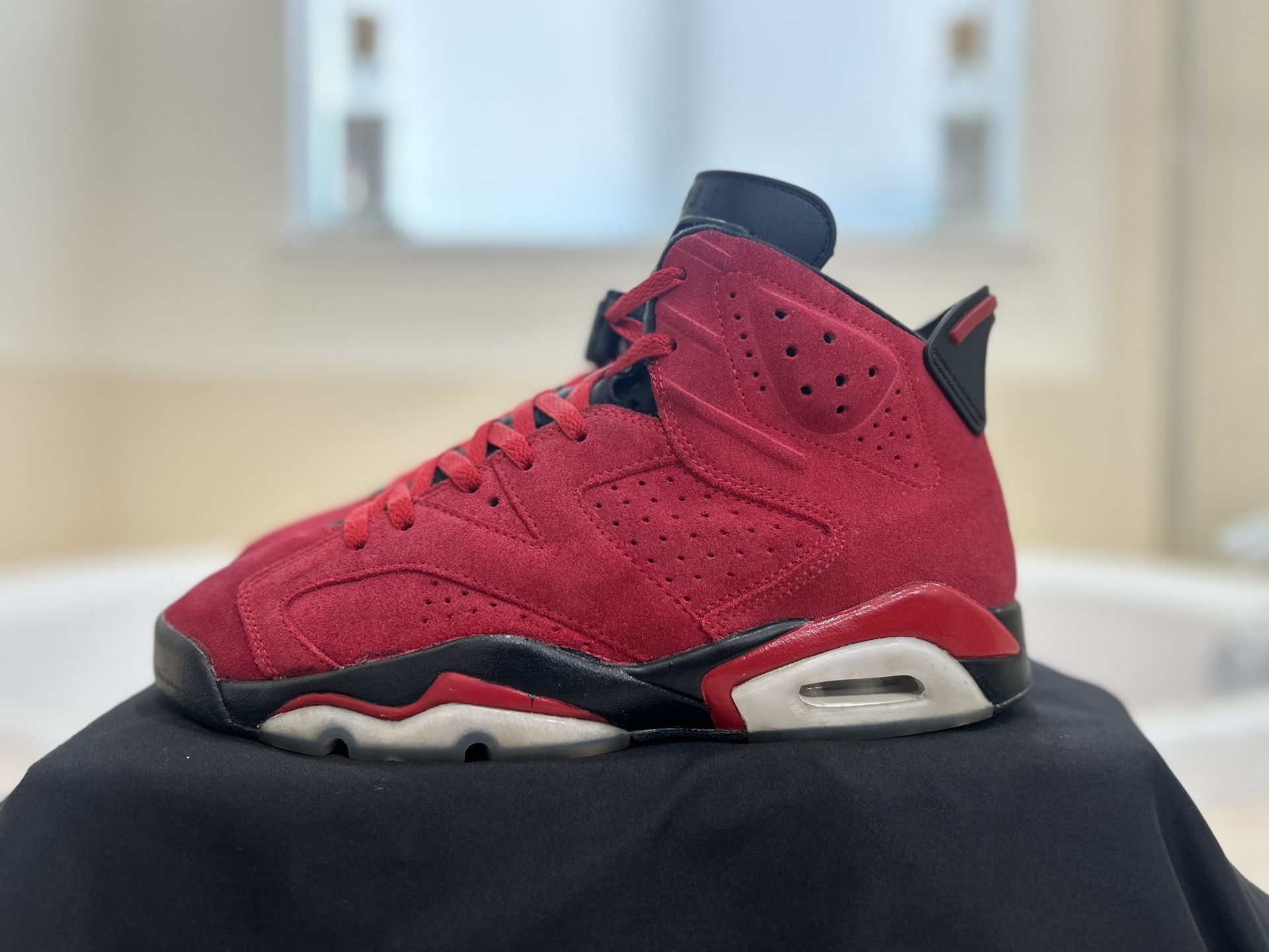 Air Jordan Retro Size 9.5m. 129$
