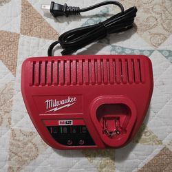 Milwaukee 12-Volt Lithium-Ion Battery Charger