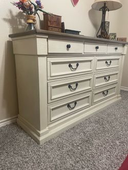 Dresser
