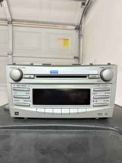 2010-2011 TOYOTA CAMRY AM FM CD PLAYER RADIO RECEIVER