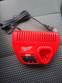 Milwaukee M12 Charger