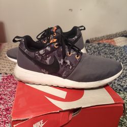 Nike Women’s Rosche