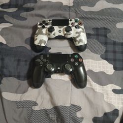 2 Ps4 Controllers 