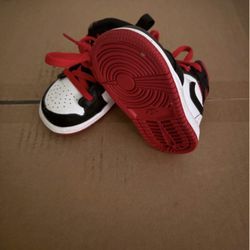 Nikes Size 4c