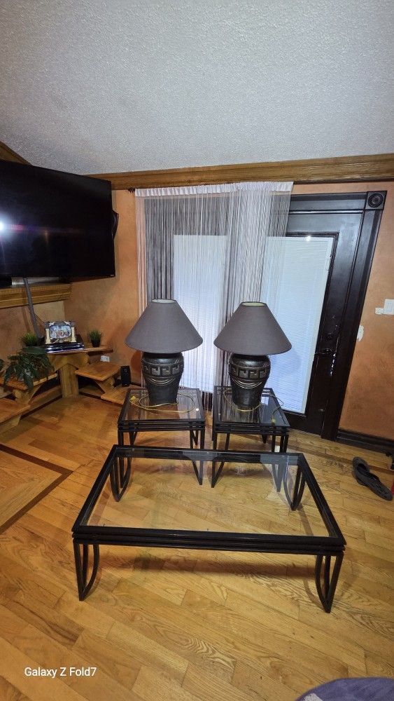 Coffee Table With Two Stands And Lamps