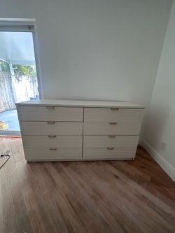 Dresser free