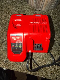 M12 and M18 12-Volt/18-Volt Lithium-Ion Multi-Voltage Rapid Battery Charger