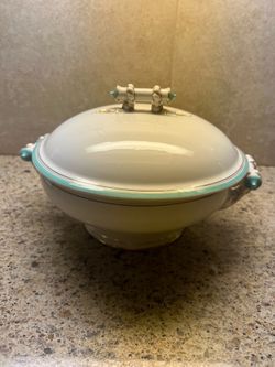 Vintage bowl with cover