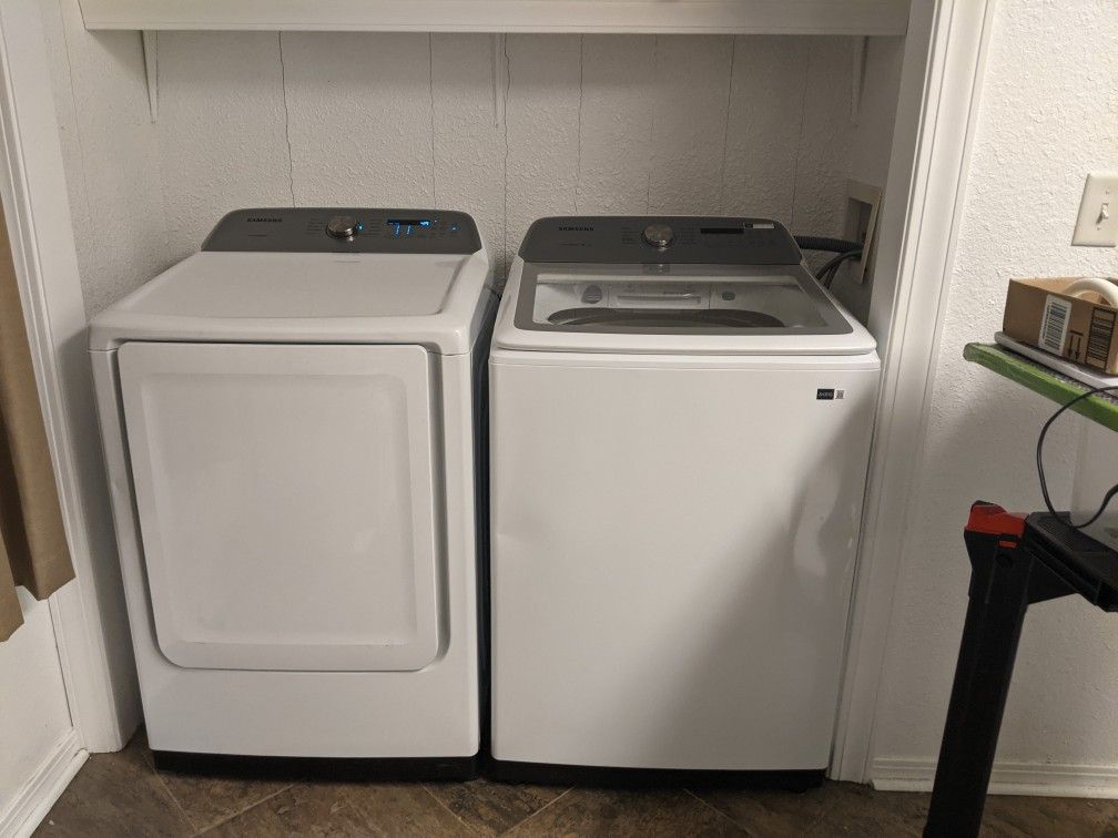 Samsung Washer & Dryer Set. $400
