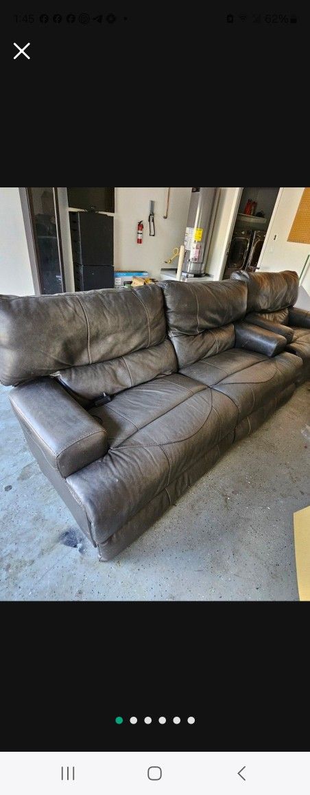 🔥BEAUTIFUL LEATHER RECLINER COUCH AND LOVE SEAT