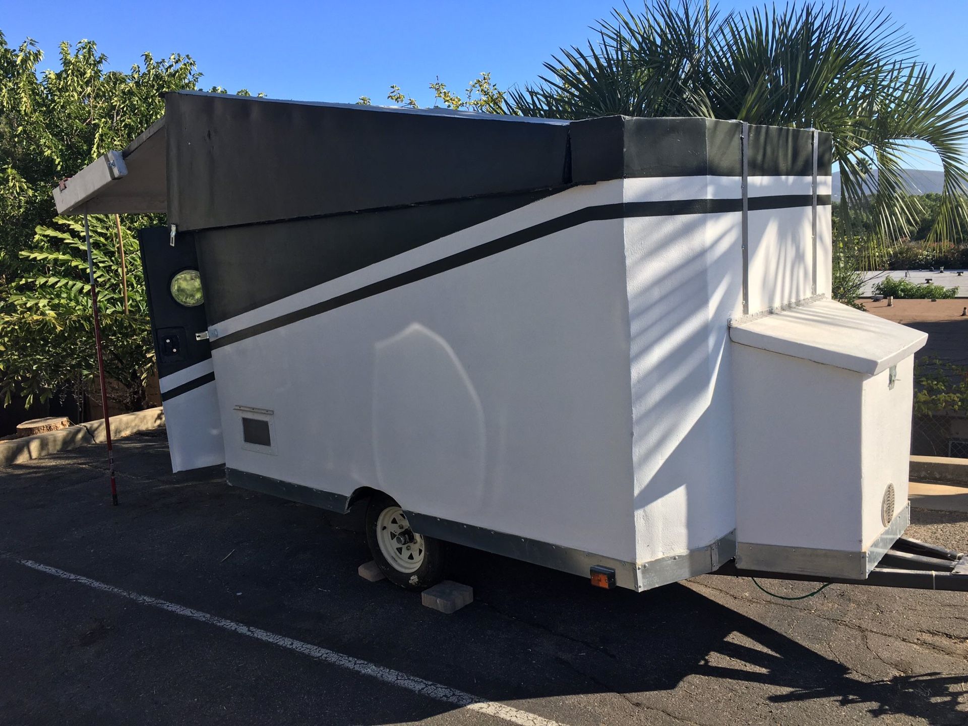 Track / camp trailer enclosed