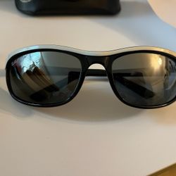 Ray-ban rb2027 polarized women's sunglasses, cloth stained ear piece, not noticable while wearing 