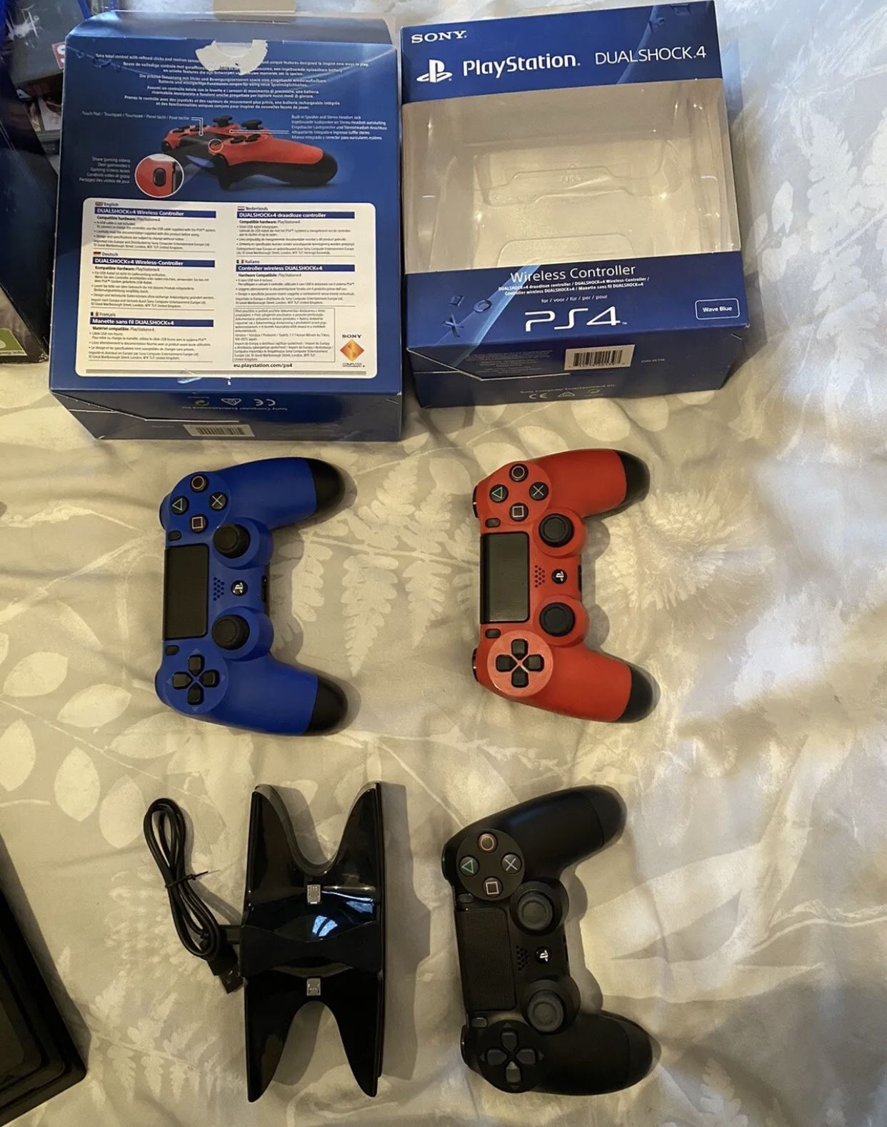 Sony PS4 PRO 1TB Console plus VR Bundle, 2 extra controllers and 10 Games!!!
