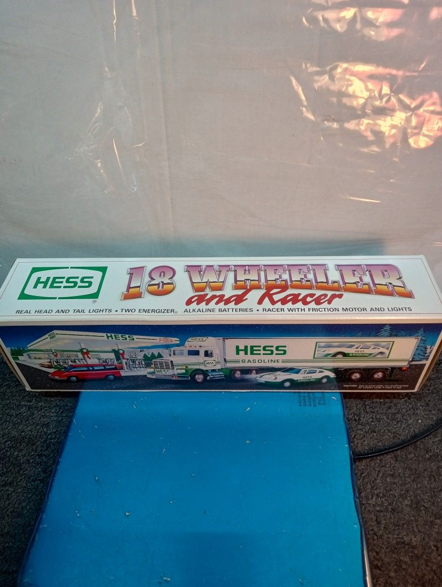 Hess 18 wheeler and racer 1992