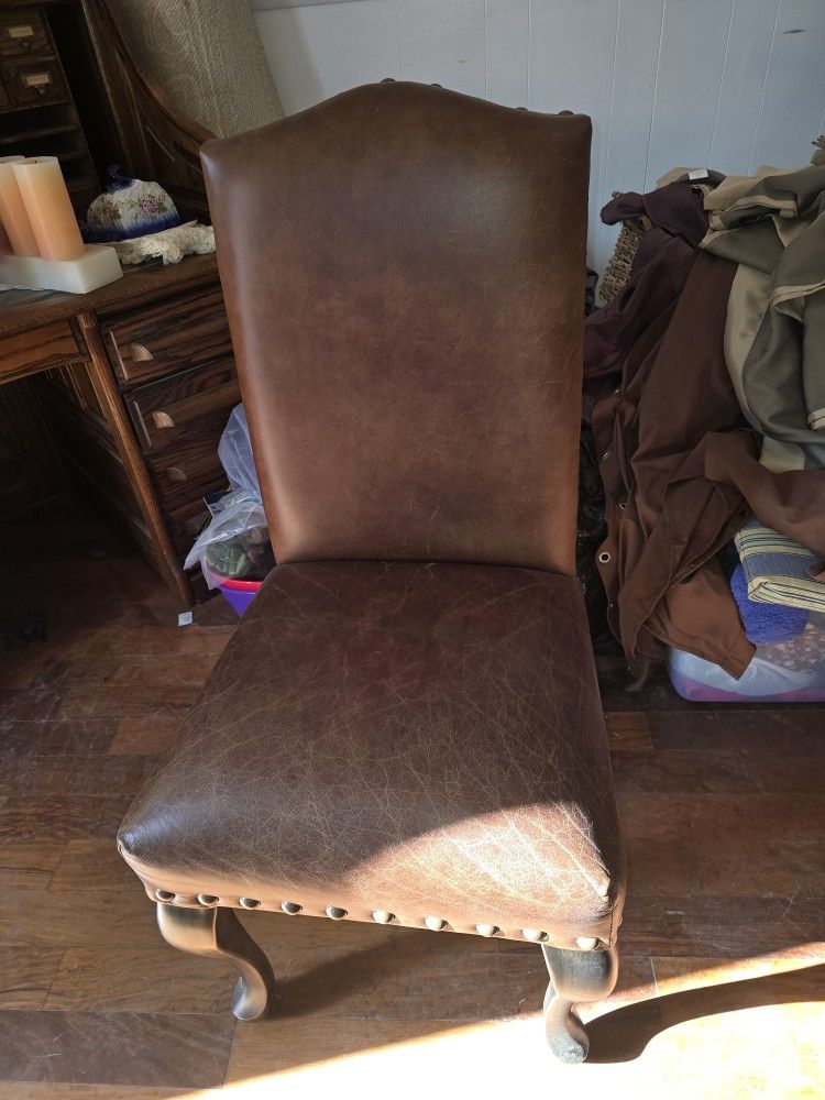 4 Chiar Dinning Table And 3 Pianos