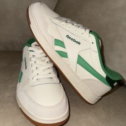 NEW Women’s Reebok Sneakers 