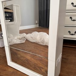 Medicine Cabinet w USB/plug 