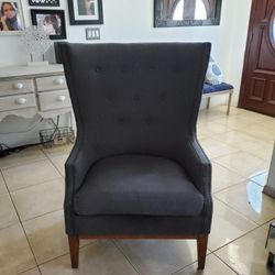 tuffed chair 
