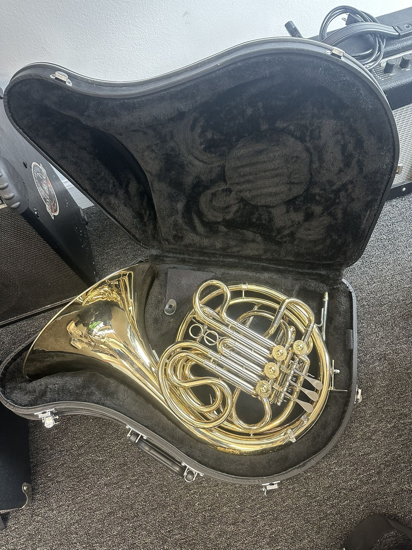 Accent French Horn