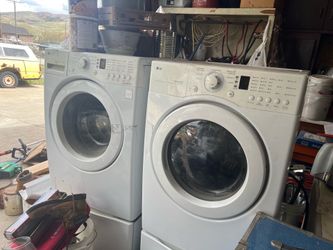 2011 LG washer and dryer set