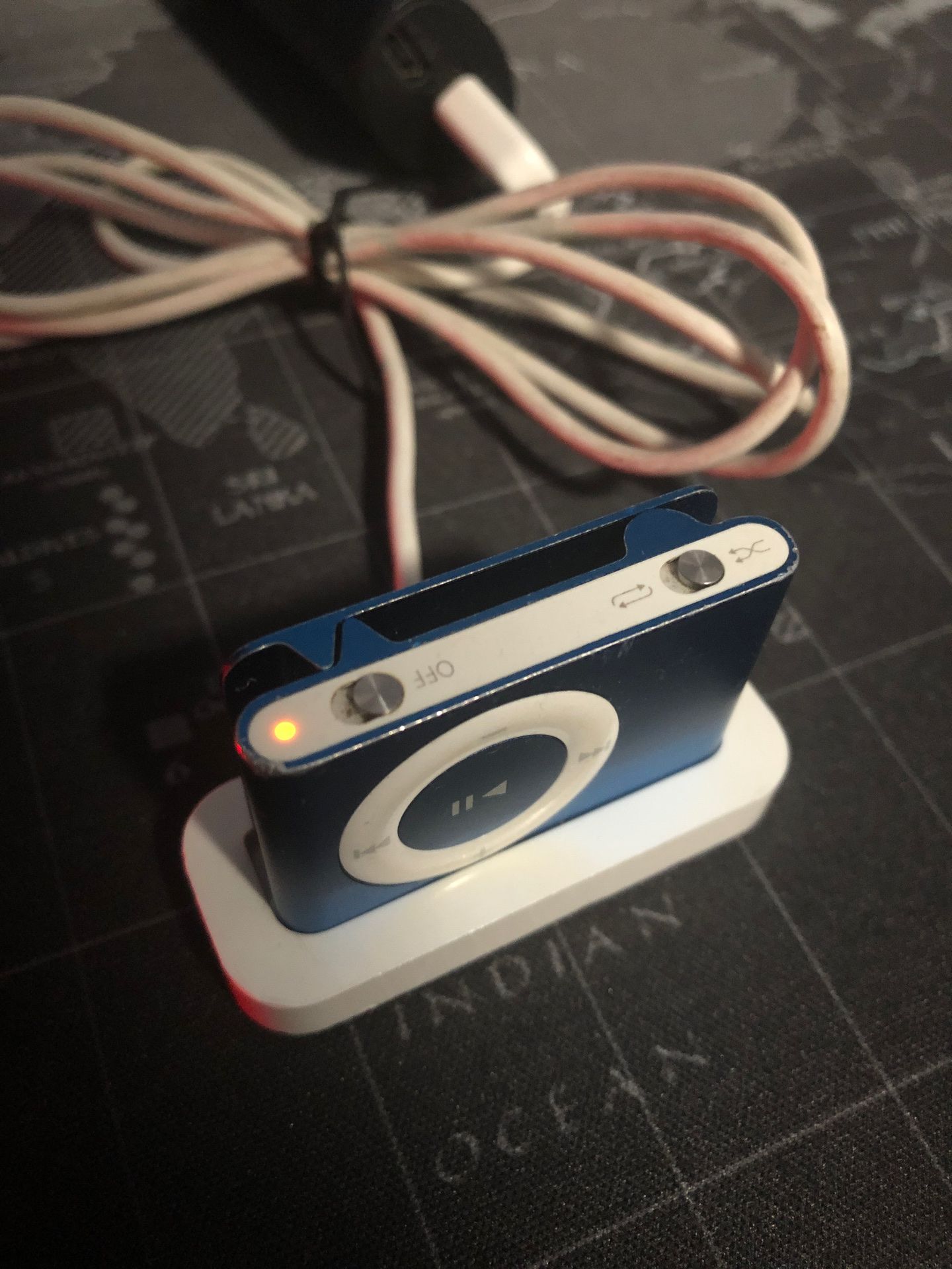 iPod Shuffle 2nd Gen (Great Condition)