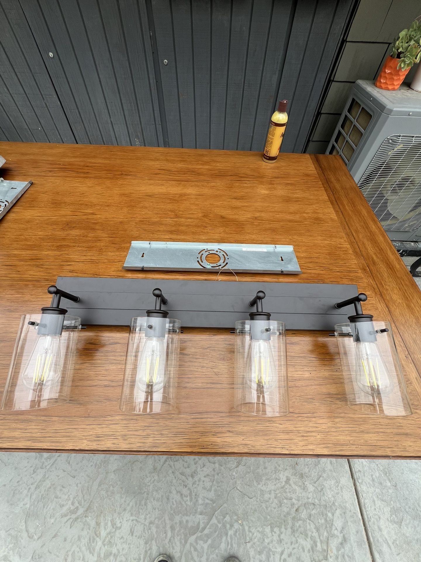 4 LED Light Fixture