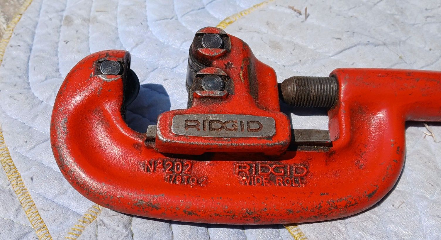 Rigid No. 202 Wide Roll 1/8-2 Inch Pipe Cutter