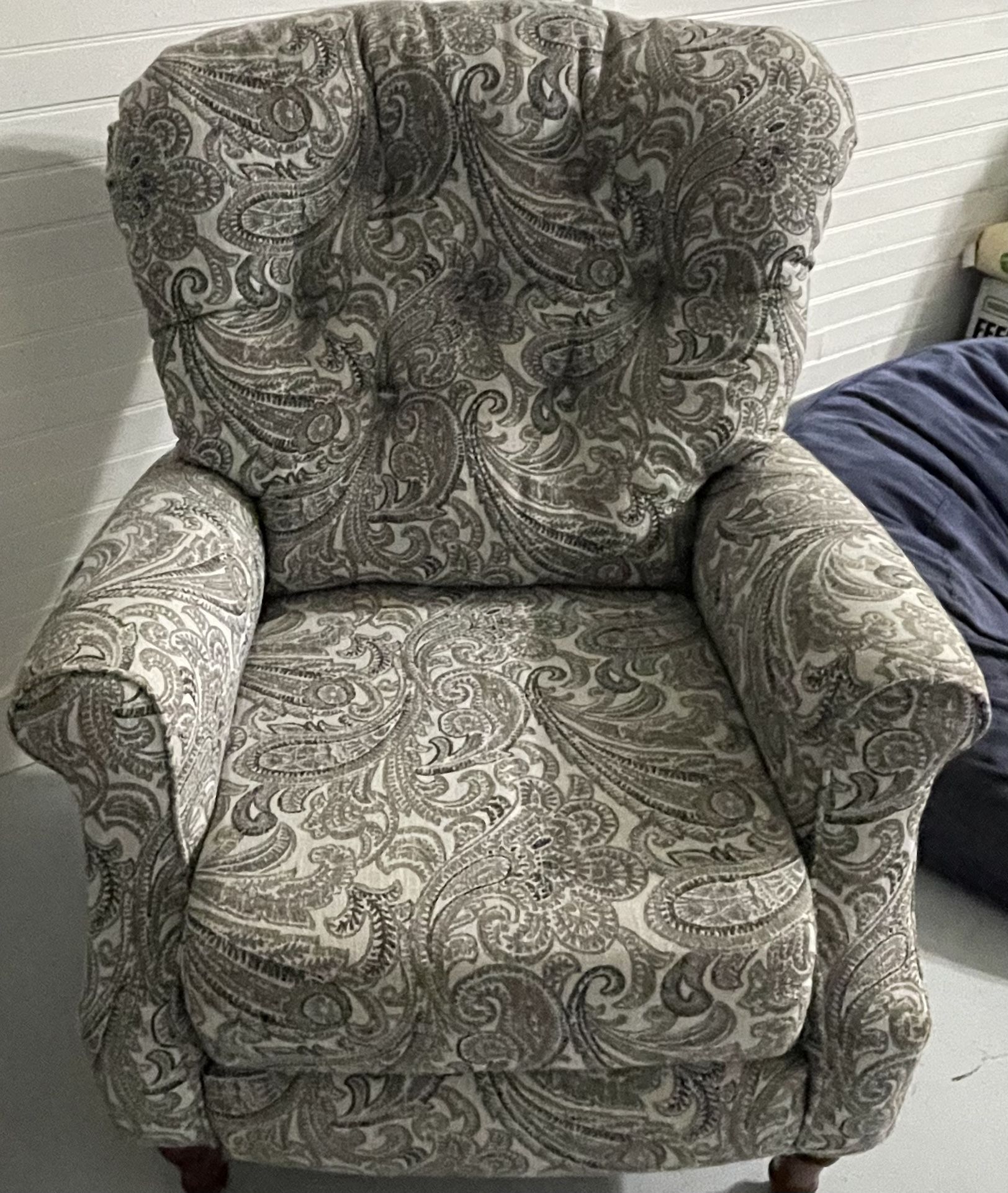 New Reclining Accent Chair