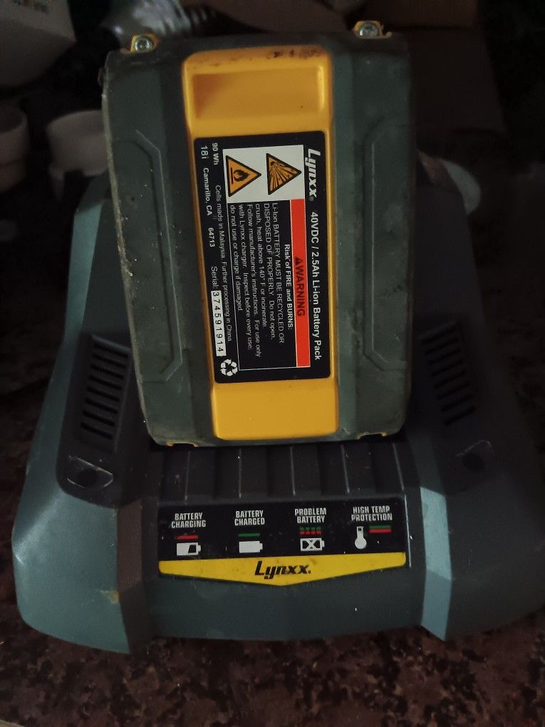 Lynxx Charger And Battery