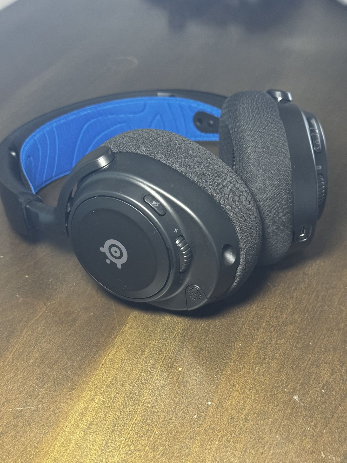 SteelSeries Arctis Nova 7P Wireless Multi-Platform Gaming Headset — Neodymium Magnetic Drivers — 2.4GHz + Bluetooth — 38Hr USB-C Battery — Gen2 AI Mic