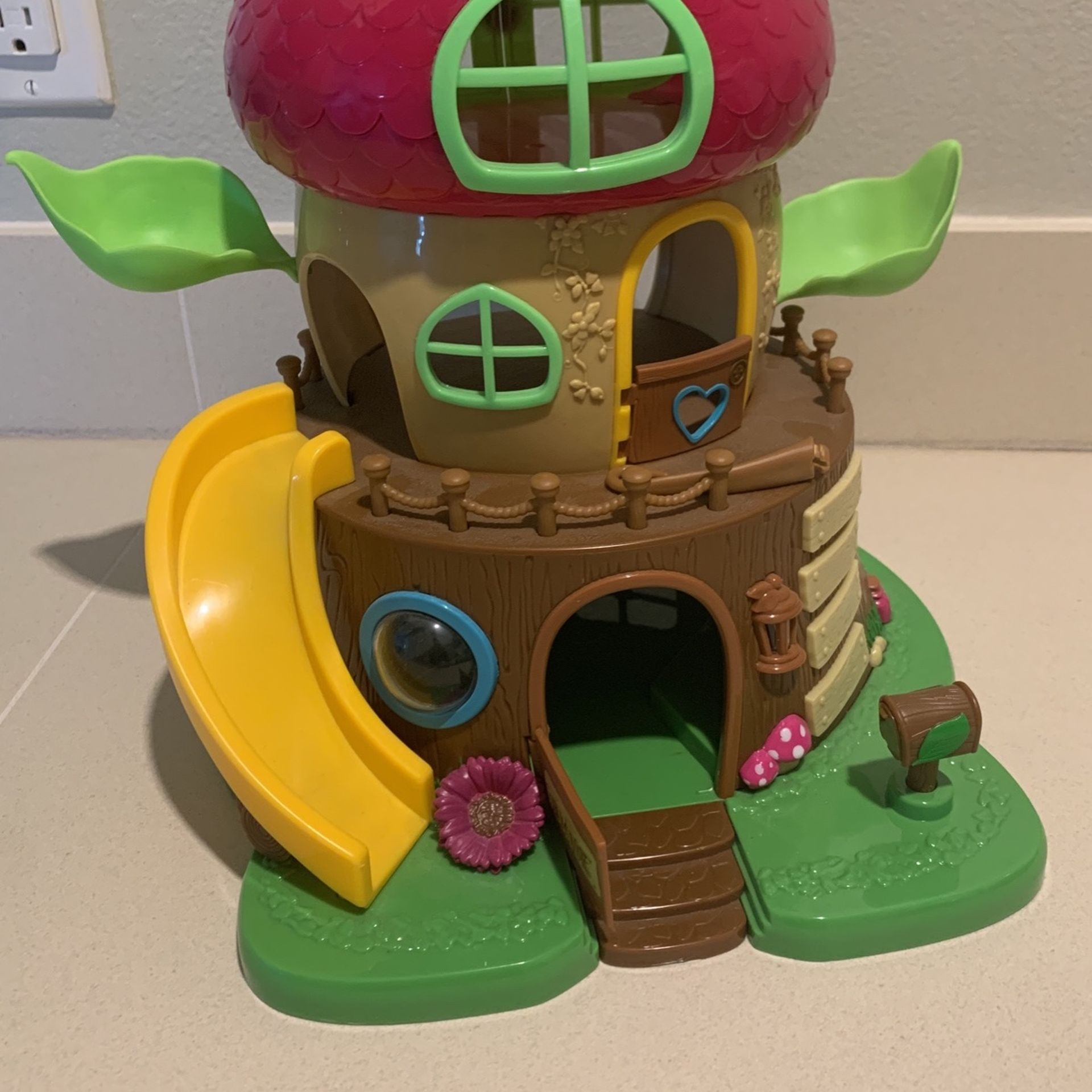 Woodzeez / Doll House