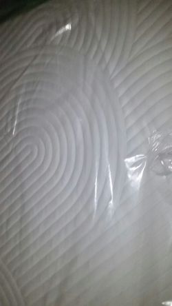 TEMPUR PEDIC CLOUD ULTRA THICK CONTOUR LUXURY QUEEN SIZE MATTRESS DELIVERY BOX SPRING AVAILABLE